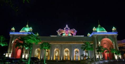 US hits notorious Laos casino with sanctions .
